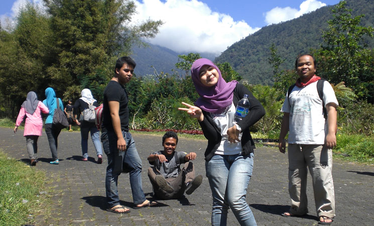 Bertamu Di Tempat Wisata