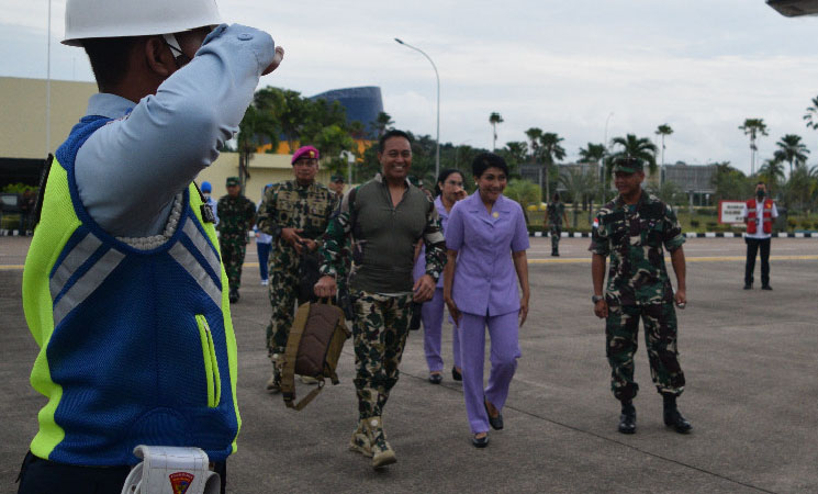 Panglima_TNI_dan_Kasau_Tiba_Di_Batam_3.jpg